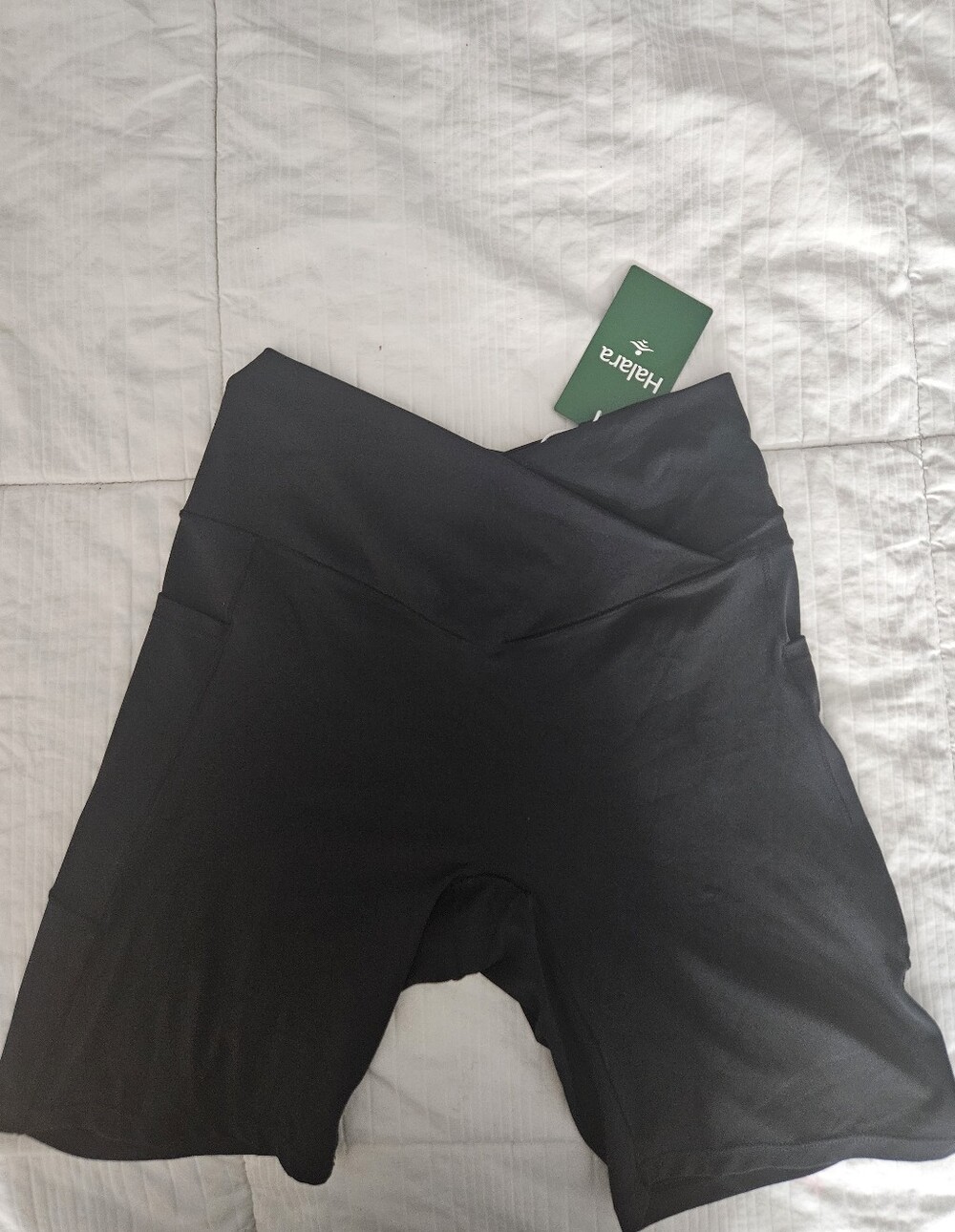 HALARA Medium Black Crossover Waist Athletic Bike Shorts
